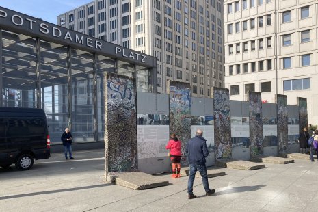 Een paar overgebleven delen van de Berlijnse Muur